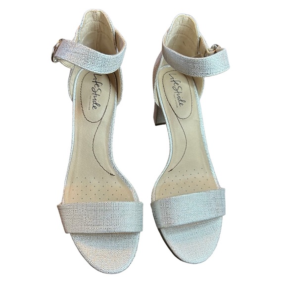 Life stride Averly silver size 8.5 - Picture 2 of 12